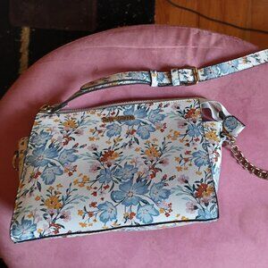 NEW LEATHER STEVE MADDEN PURSE - WHITE W/FLORAL DESIGN & SHOULDER STRAP